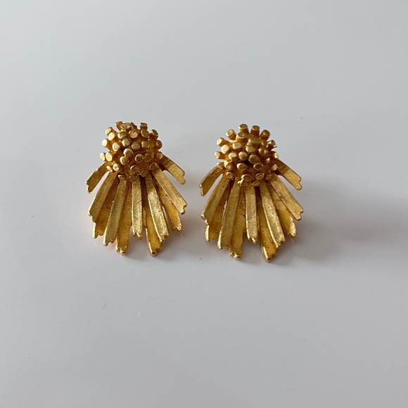 Susan Shaw Sparks Fly Stud Earrings - Picture 5 of 6